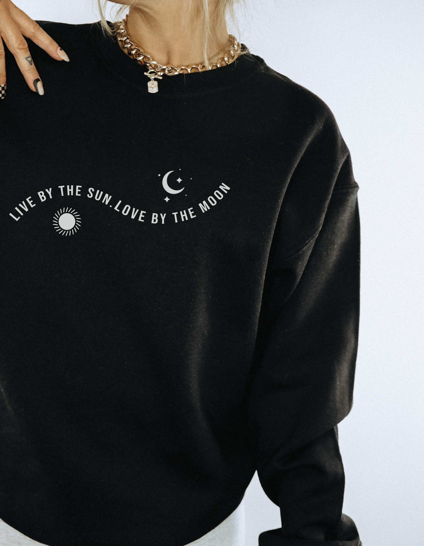 Live by the sun love by the moon sweatshirt - Black